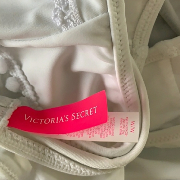 Victoria Secret Flowy Bandeau Embroiderd Ball Top - Picture 5 of 5